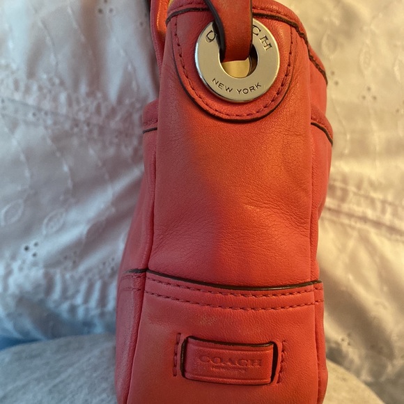 Pink Coach crossbody bag - Picture 4 of 7